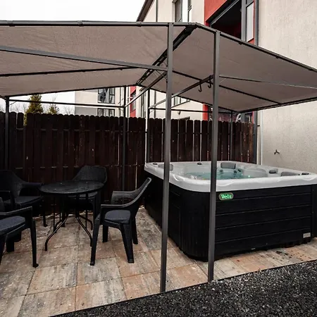 Jacuzzi Oasis Suite-2